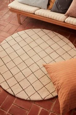 OYOY Grid Rond Vloerkleed Ø140 Cm -Vloerkleden winkel 506846 01 2 EnvironmentImage 8c65c0cba1