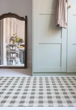 Brita Sweden Poppy Vloerkleed Green -Vloerkleden winkel 513872 01 5 EnvironmentImage b11dddfd2f